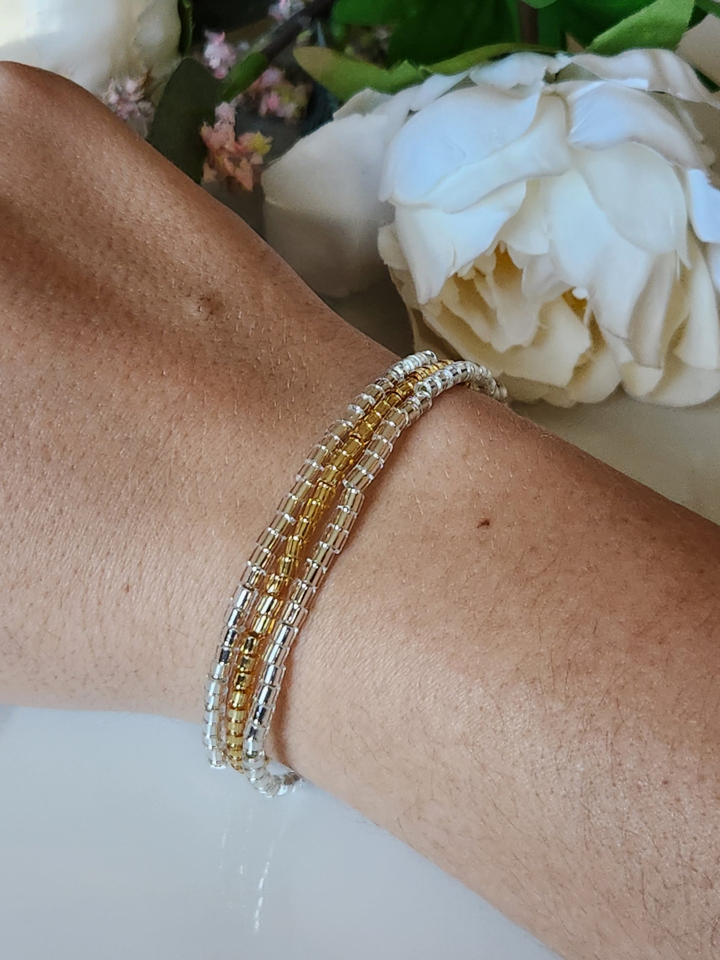 Shiny Seed Beaded Stretch Bracelet